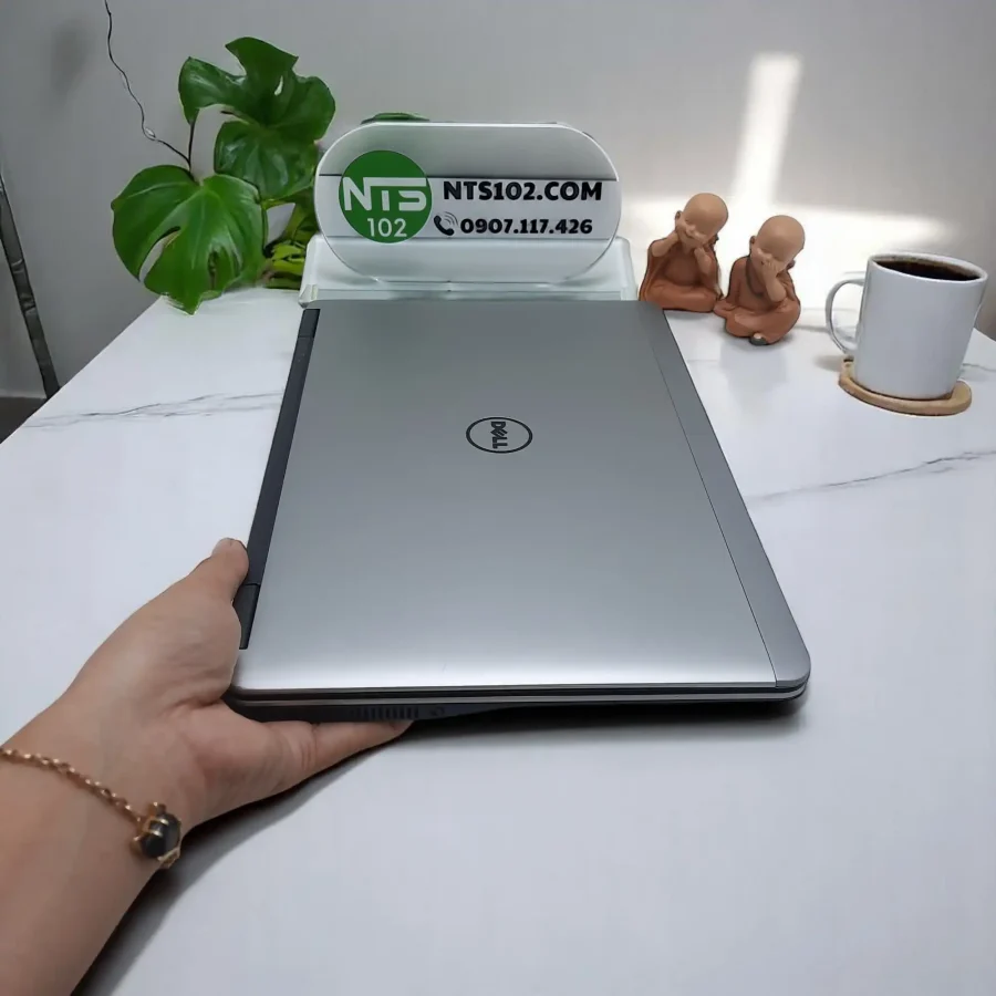 Dell Latitude E7240 / i7-4600U / RAM 8Gb / SSD 256Gb / 12.5inch HD 4 20240815 101358 Photoroom