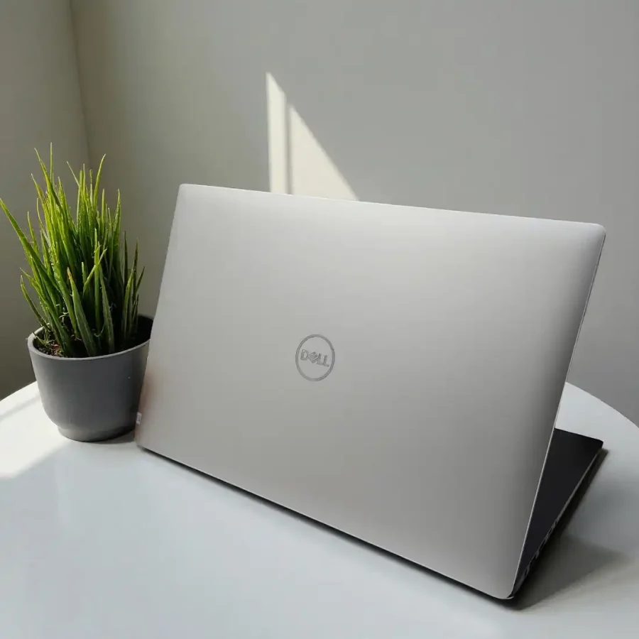 Dell Precision 5530 / i7-8850H / RAM 16GB  / VGA Quadro P1000 4G / SSD 512GB / 15.6inch FullHD