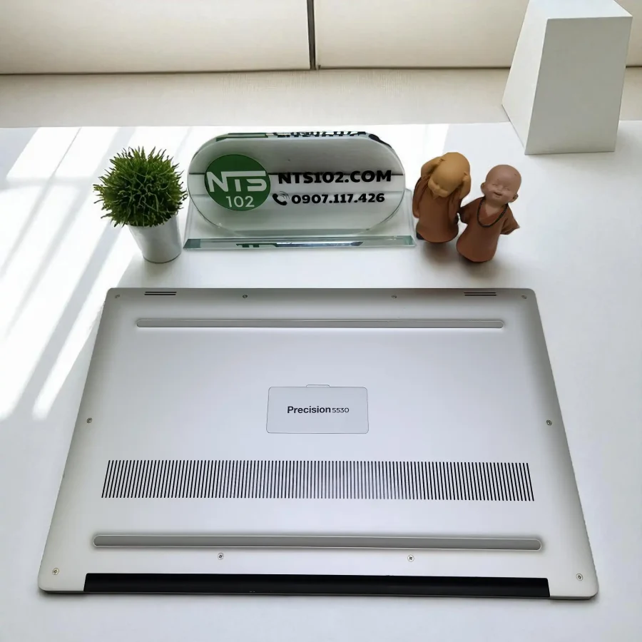 Dell Precision 5530 / i9-8950HK / RAM 16GB / VGA Quadro P2000 4G / SSD 512GB / 15.6inch 4K cảm ứng 8 20250124 193727 Photoroom