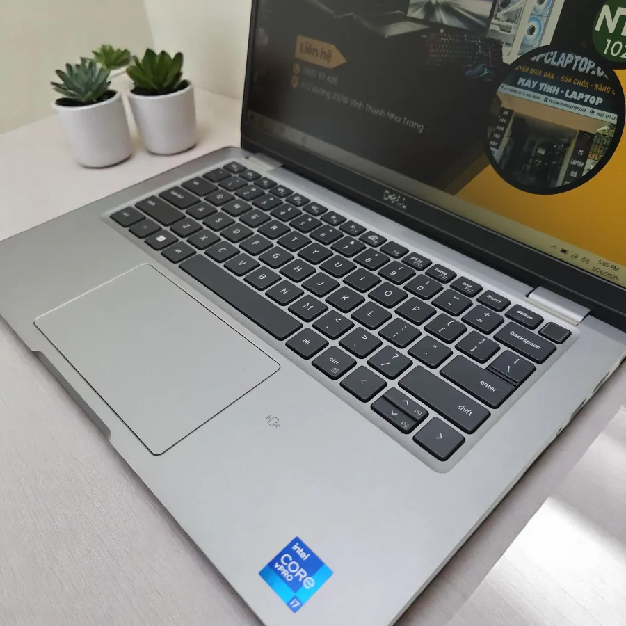 Dell Latitude 5320 / i7-1185G7 / RAM 16GB / SSD 500GB / 13.3inch FHD 8 20250326 170510 Photoroom