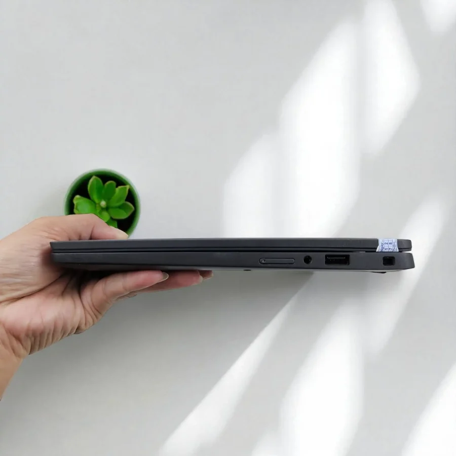 Dell Latitude 7300 / i7-8665U / RAM 16GB / SSD 256GB / 13.3inch FHD 6 20250814 093325 Photoroom