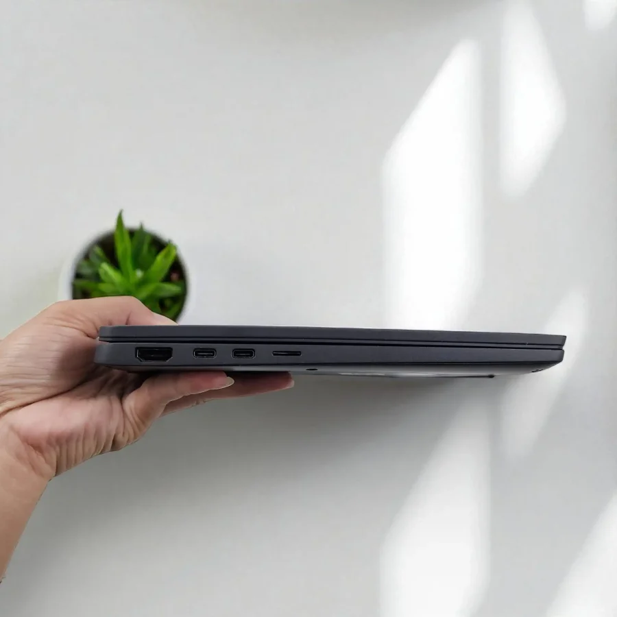 Dell Latitude 7300 / i7-8665U / RAM 16GB / SSD 256GB / 13.3inch FHD 8 20250814 093355 Photoroom