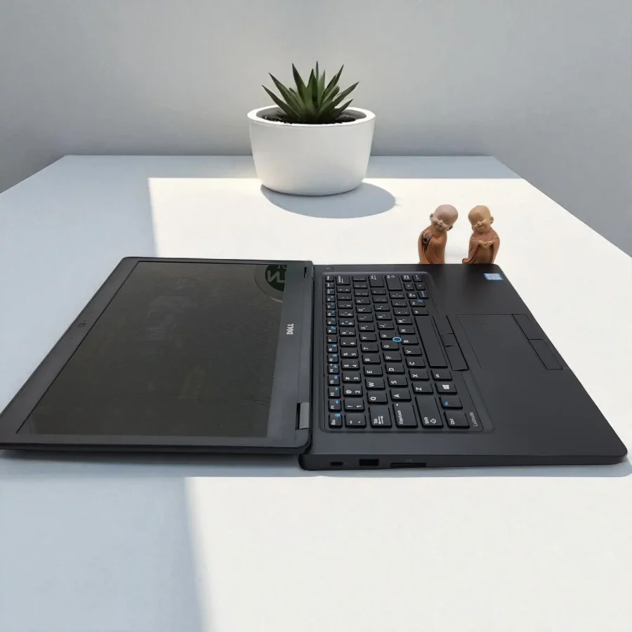 Dell Latitude 5480 / i7-7820HQ / RAM 12Gb / SSD 256Gb / 14inch FHD 3 20241204 092623 Photoroom