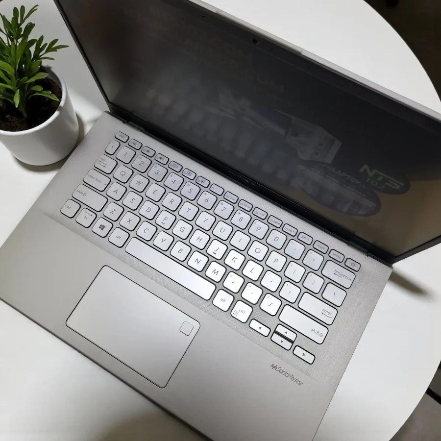 Asus Vivobook X412FA / i5-8265U / RAM 8GB / SSD 256GB / 14inch FHD 2 20250919 092917 Photoroom