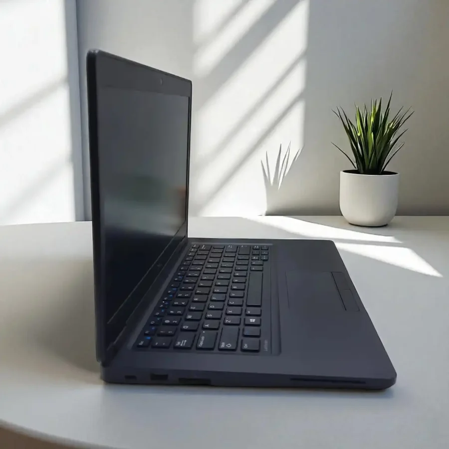 Dell Latitude 5480 / i5-6300U / RAM 8Gb / SSD 256Gb / 14inch HD 6 z5439254362114 52ec903f0e02ee7a7b0352075f92d211 Photoroom
